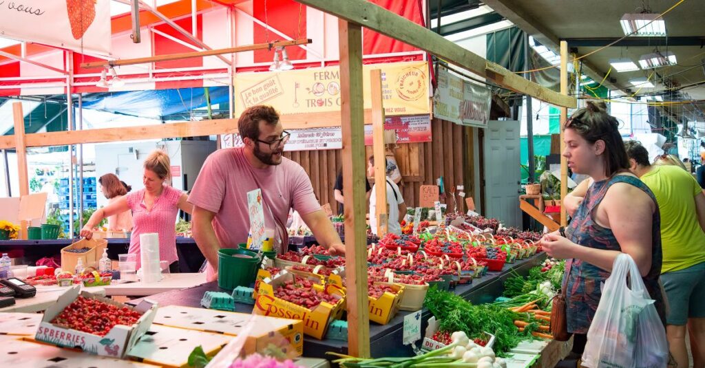 Shoppers browsing an outdoor market on a Saturday, a good lunch takeout near Fox Park stop